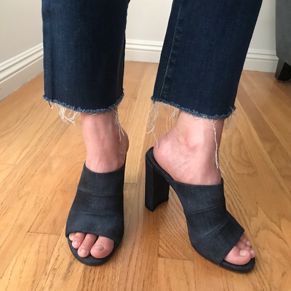💯Stuart Weitzman Denim Mule Sandal